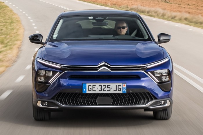 Kigyullad, elalszik: elektromos hibák kergetnek őrületbe 4 | Vezess Kigyullad, elalszik: elektromos hibák kergetnek őrületbe 4