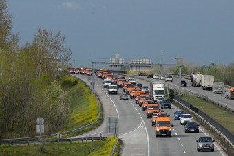 Szívszorító konvoj vonult kedden az M0-son