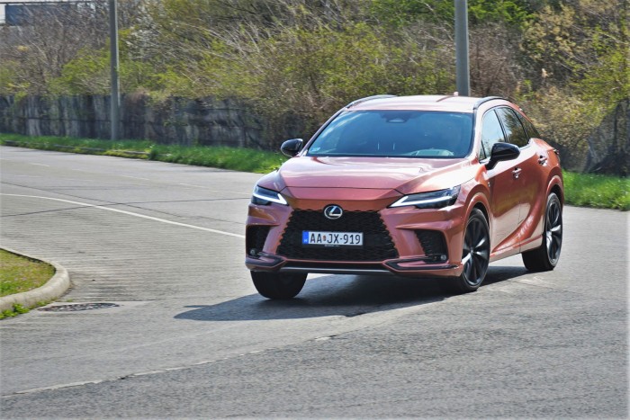 Négy henger majd’ 40 millióért? 22