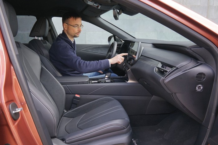 Négy henger majd’ 40 millióért? 16