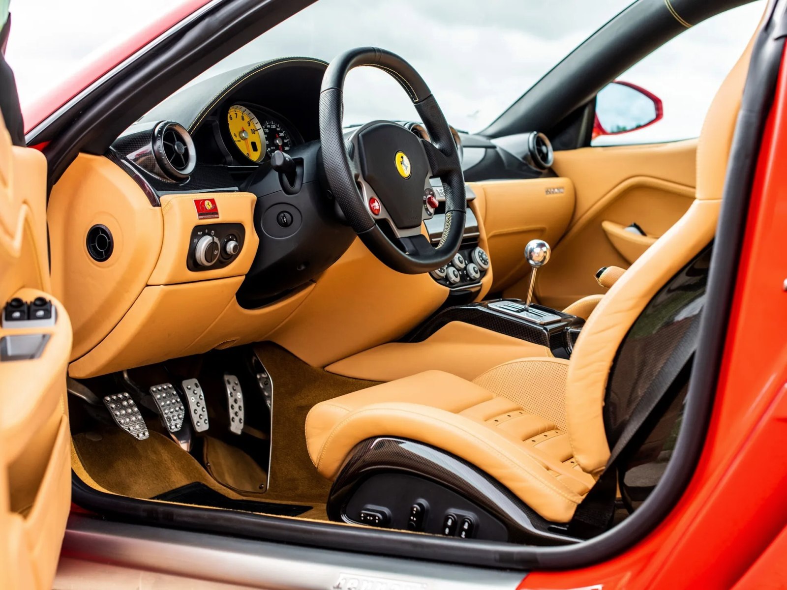 Újként fanyalogva kerülték a vevők ezt a Ferrarit, ma viszont megőrülnek érte 3