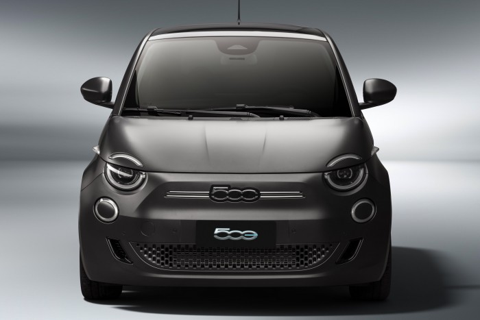 Visszafogják az elektromos Fiat 500 gyártását