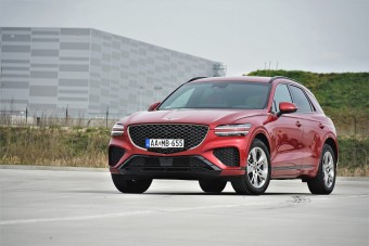 Ez a koreai autó jobb, mint egy Lexus