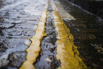 Hirtelen fizetős lett a parkolóhely, így kapott csekket az ártatlan autós