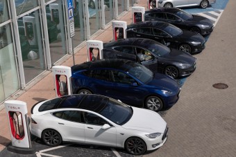 Negyedéves csúcsot döntött a Tesla