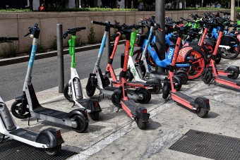 Kitilthatják az e-rollereket ebből a városból