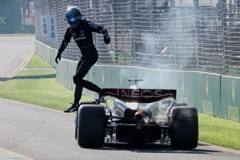 F1: Kiderült, miért füstölt el Russell motorja Melbourne-ben, az ok szokatlan