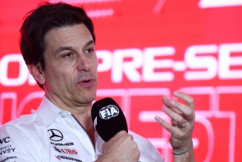 F1: A világ leggazdagabbjai közé került a Mercedes-főnök