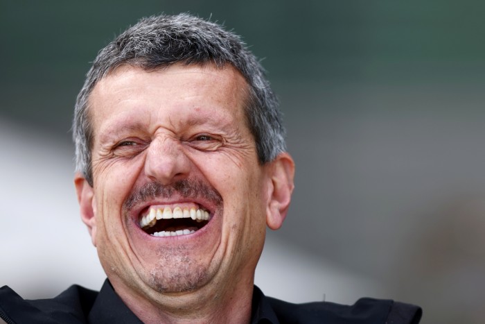 Tévés bohóc lesz a Forma-1-es csapatfőnökből