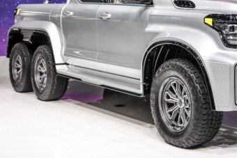 Hatkerekű szörnyeteggel támadnak a kínaiak