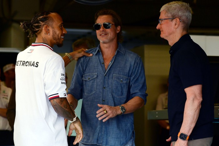 F1: Brad Pitt is autóba ül a Brit Nagydíjon 1