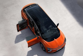 Szokatlan funkciókkal jön Európába egy új autó