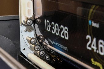 Ez a spéci kijelző lehet az autóipar következő nagy dobása