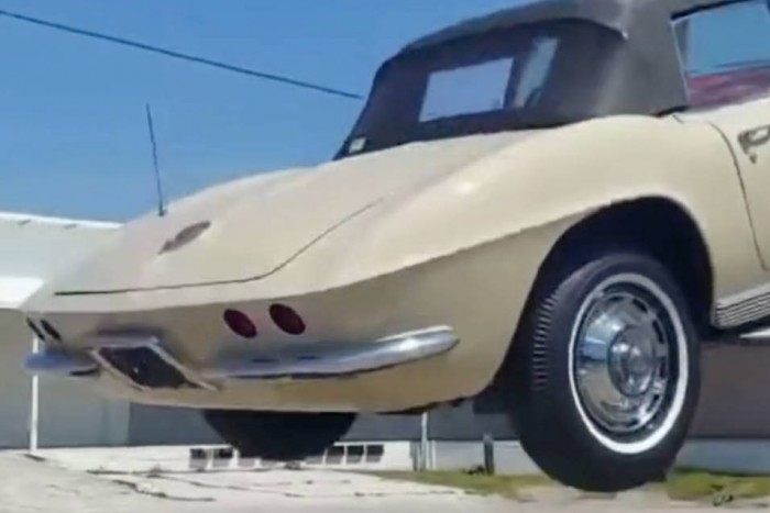 Könny szalad a szembe, ahogy az értékes veterán a földre csapódik