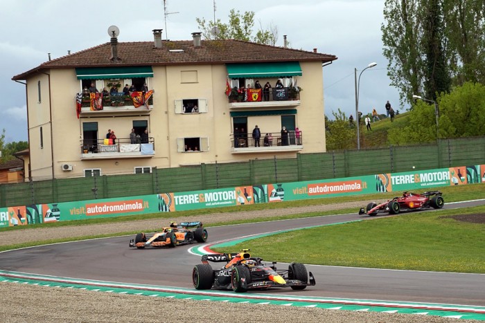 Itt házasodhatnak az autóbuzik