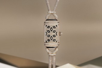 Különleges trükkje van ennek a káprázatos ékszernek