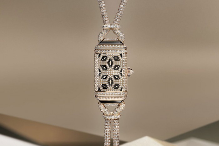 Különleges trükkje van ennek a káprázatos ékszernek