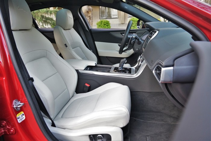 Utolsókat karmolja. Mély nyomokat hagy a Jaguar XE? 9