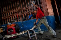 Méghogy egy képnek nincs szaga: így dolgoztak a magyar autószerelők 70 éve 6