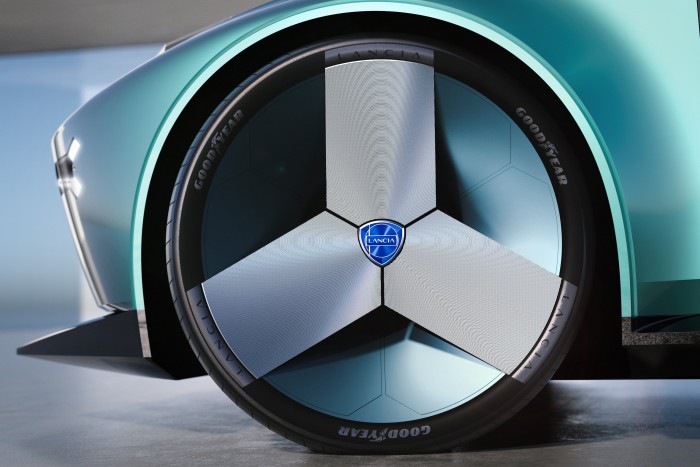 Patinás olasz autómárka ébredhet fel a kómából 8