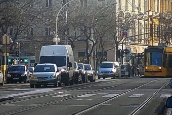 Változhat a KRESZ, az autósoknak jobban kell majd vigyázni