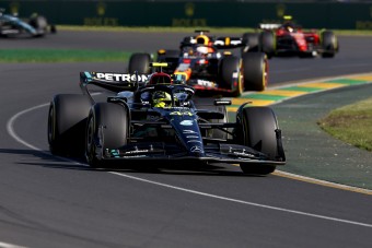F1: Rossz hírt közöltek a Mercedesnél