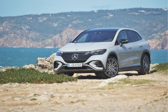 Ez itt a legmodernebb Mercedes – Vezettük az EQE SUV-t!