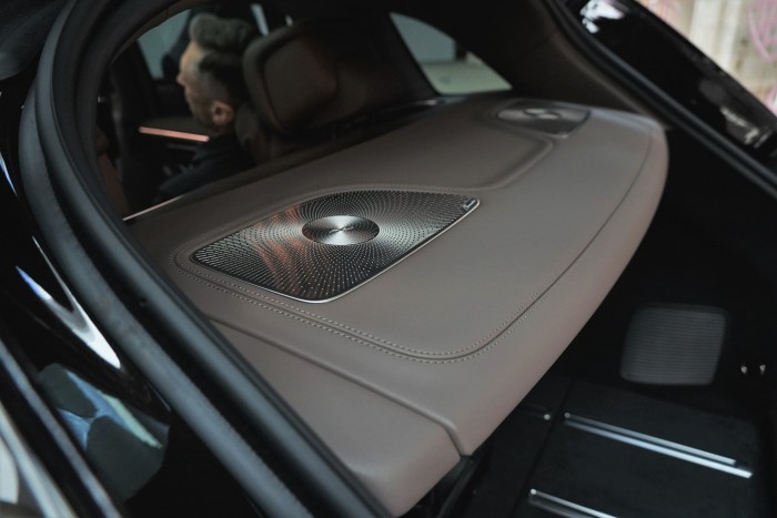 Háromtonnás luxusbálna – Elsőként ültünk az új csúcs-Merciben! 17