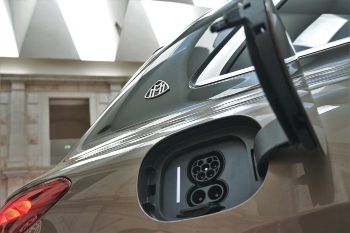 Háromtonnás luxusbálna – Elsőként ültünk az új csúcs-Merciben! 11