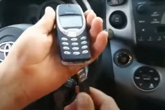 Úgy lopják Nokia 3310-esekkel az autókat, mint a szél