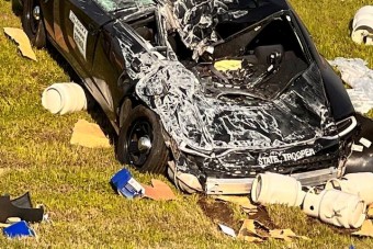 Teljesen kivasaltak egy balesethez riasztott rendőrautót az autópályán