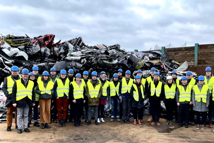 Régi autókkal mentené meg a világot a BMW 1 | Vezess Régi autókkal mentené meg a világot a BMW 1