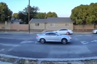 Bakkecskeként ugráltatva kergetik őrületbe az autósokat