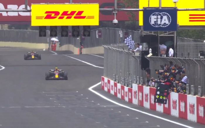 F1: Életveszélyes jelenetek a bokszutcában a bakui futam leintése előtt 1