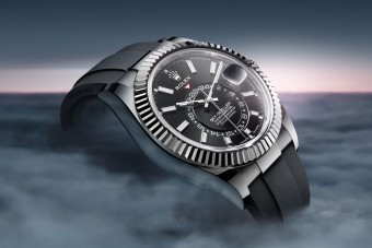 Alkalmi ajánlat milliárdosoknak: luxusóra jár a magánrepülőhöz