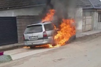 Fúróval akarta kinyerni a benzint, égett is utána az autó, mint a Reichstag