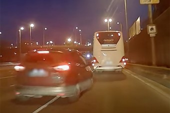 Több száz embert büntettek meg a budapesti civil autós rendőrök