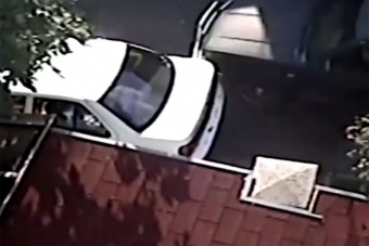 Nem fért el egy autótól, dühből eltolta maga elől Pécsen