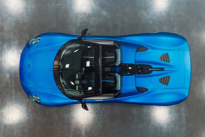 Levágták egy 600 milliós sportkocsi tetejét 6