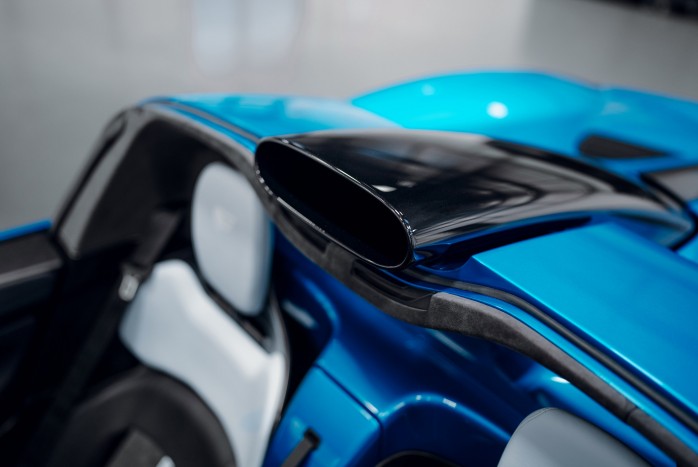 Levágták egy 600 milliós sportkocsi tetejét 7