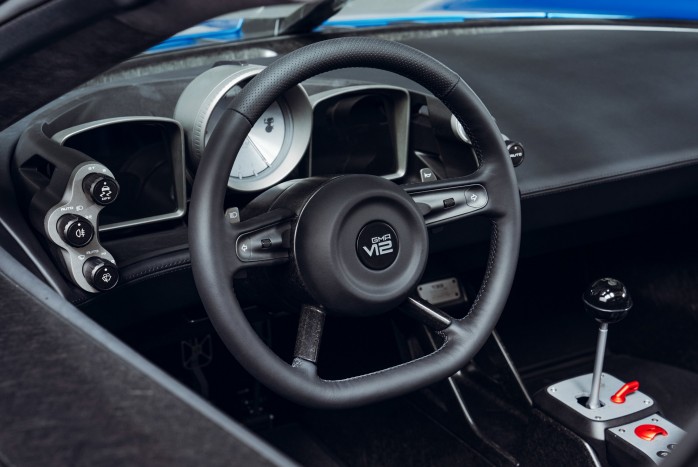 Levágták egy 600 milliós sportkocsi tetejét 9