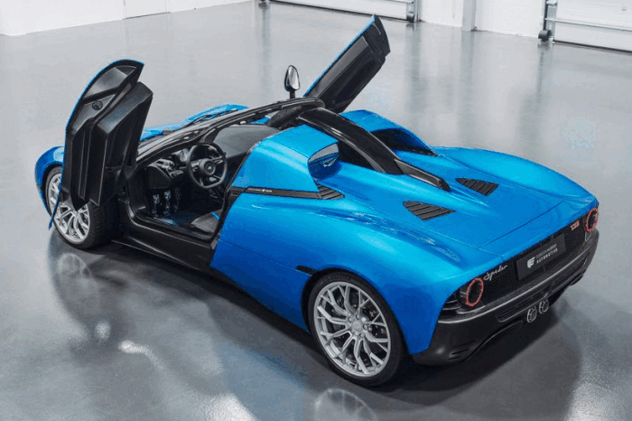 Levágták egy 600 milliós sportkocsi tetejét 10