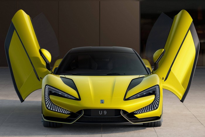 Táncolni is tud a kínai villanyautó, megbírságolták 1