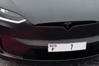 Megvan, milyen autóra került az 5 milliárdot érő rendszám, 120-at is vehetett volna belőle