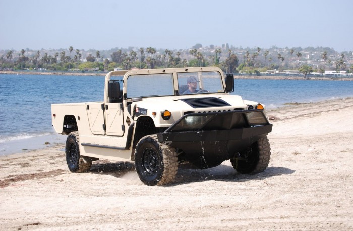 A tenger habjaiból csapat elő a kétéltű Hummer, és már zúz is tovább 2