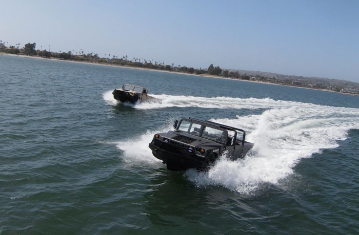 A tenger habjaiból csapat elő a kétéltű Hummer, és már zúz is tovább 1