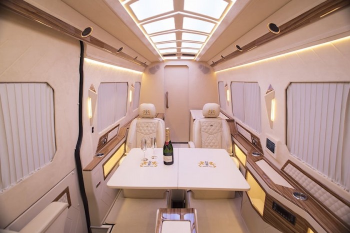 Érdemes benézni ebbe a kisbuszba, beltere maga a nagybetűs luxus 2