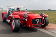 Elektromos sportkocsit épít a Caterham 12