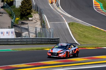 Michelisz újra a dobogón, vezet a bajnokságban