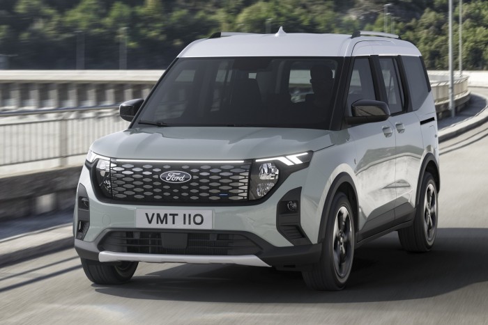 Terepjárónak füllenti magát a családi autó 6